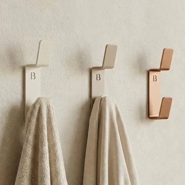 Patère murale double acier inoxydable coloris beige poudre brun fumé cuivre crépuscule — BIOM Paris