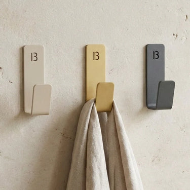 Patère murale simple acier beige poudre or aube gris graphite — BIOM Paris